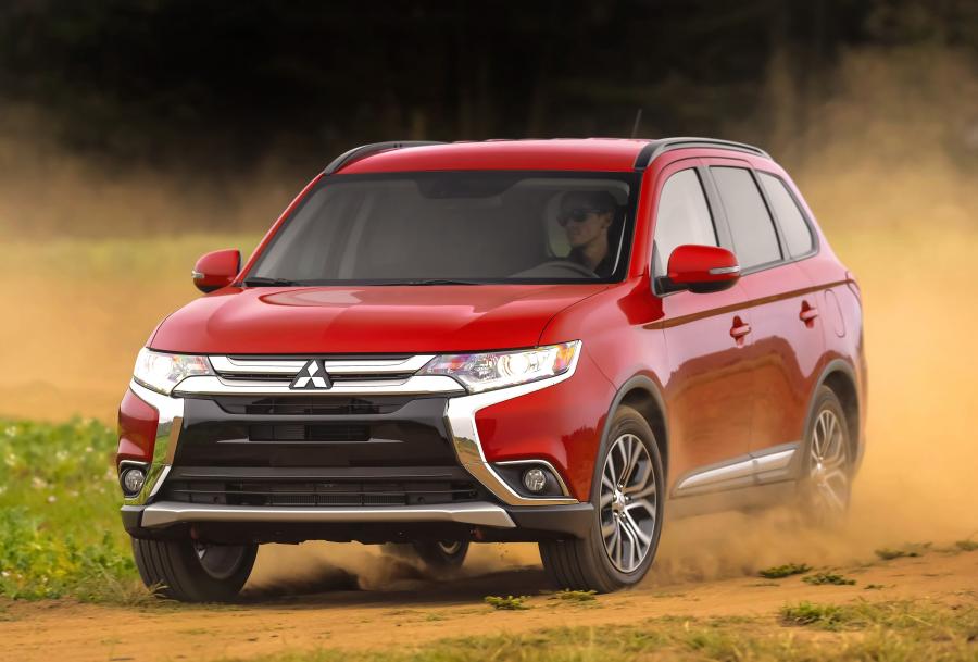  Mitsubishi Outlander 2015 года  (US) (фото 35 из 41)